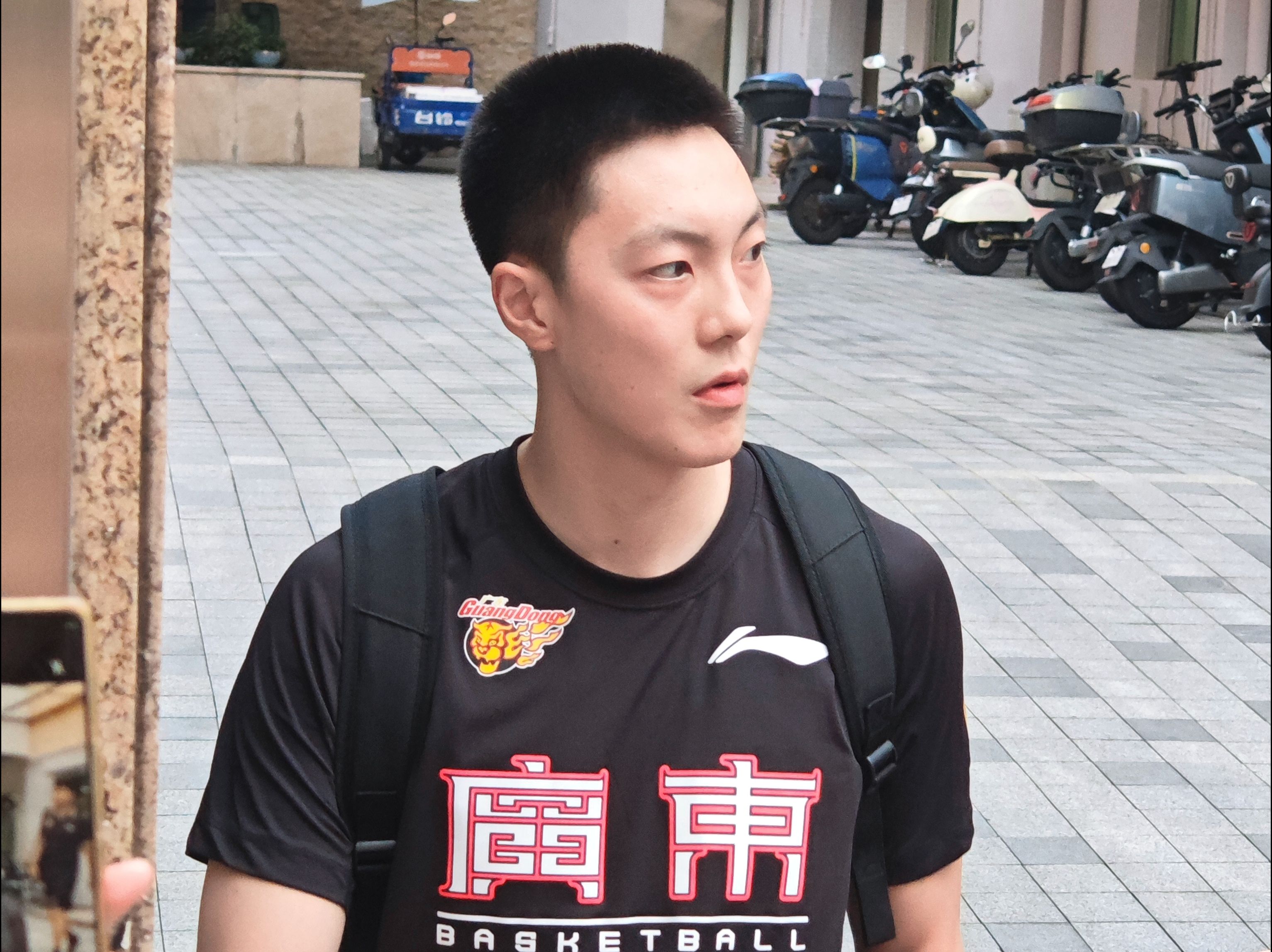 星空体育-广东宏远队力争夺冠，壮志凌云再战球场