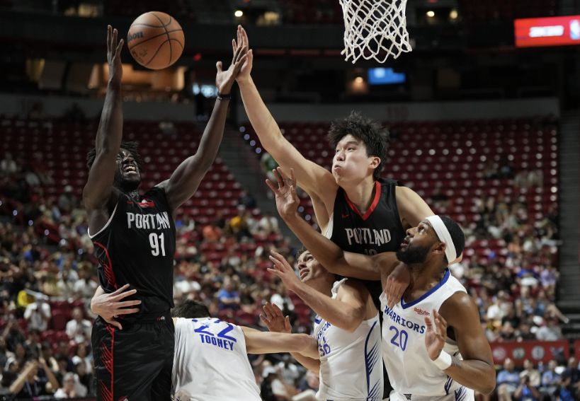杨瀚森15分3板2帽NBA夏联开拓者击败鹈鹕