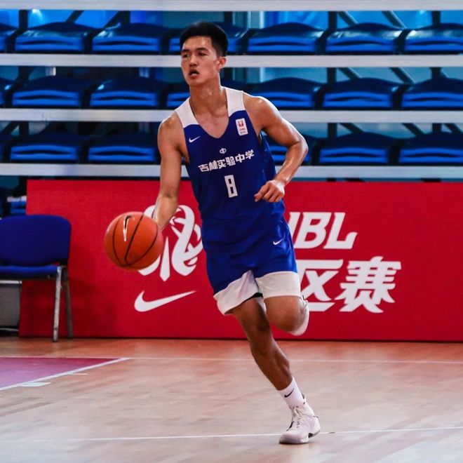 星空体育-李苑鑫出战22分钟，投篮7中3得到10分9篮板1助攻1抢断1的简单介绍