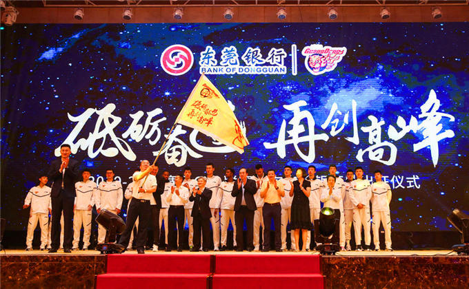 星空体育-包含霍芬海姆球队夺得关键胜利，继续向冠军发起冲击的词条