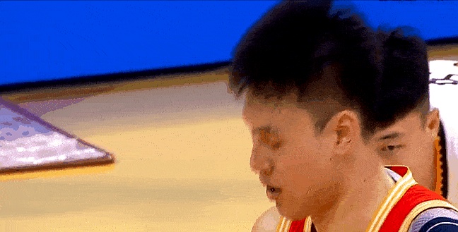 国际篮球联赛中运动员的拼搏精神